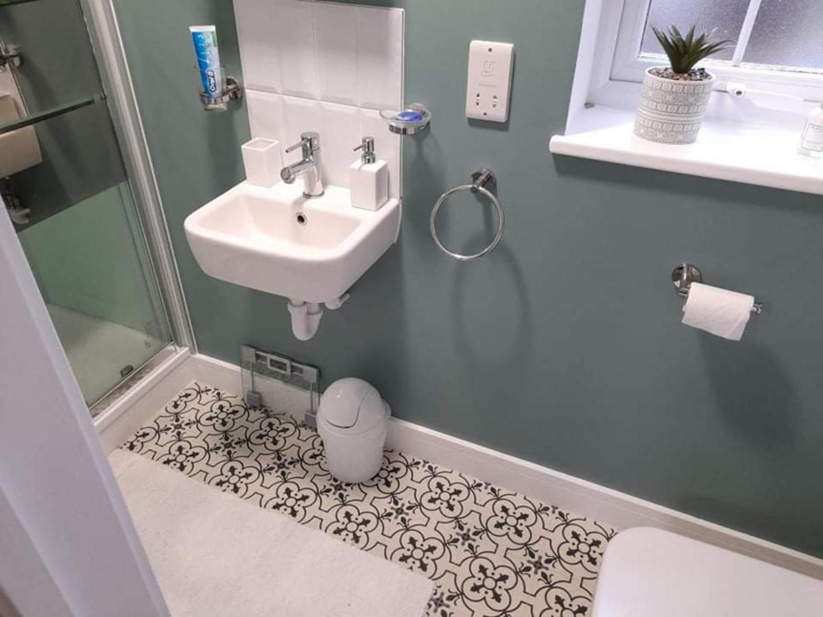 Outstanding Modern 1-Bed House In Chippenham Chippenham (Wiltshire) Luaran gambar